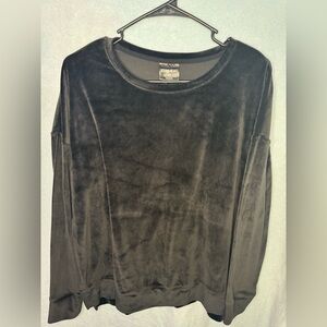 32 Heat Black Long Sleeve! NWOT!